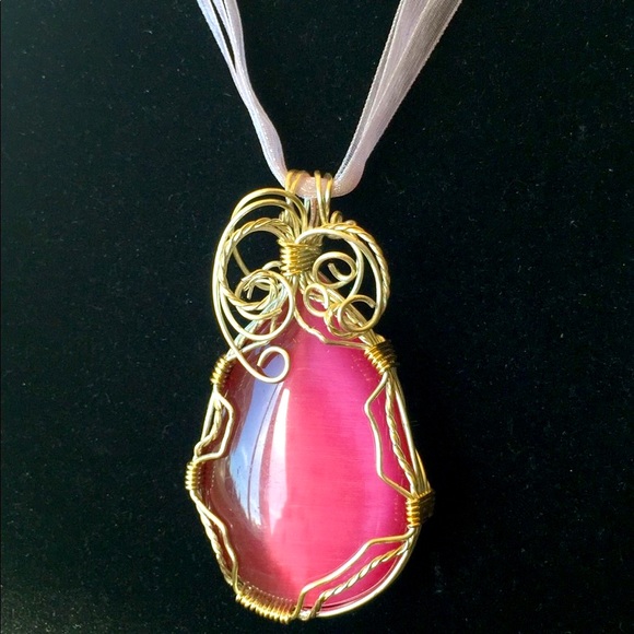 SJC Wire Wrapped Pink Cat’s Eye Pendant - Picture 7 of 8